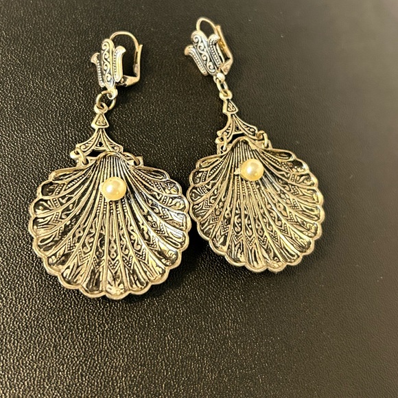 Vintage Made in Spain Oyster Earrings with Pearl. - Picture 11 of 11